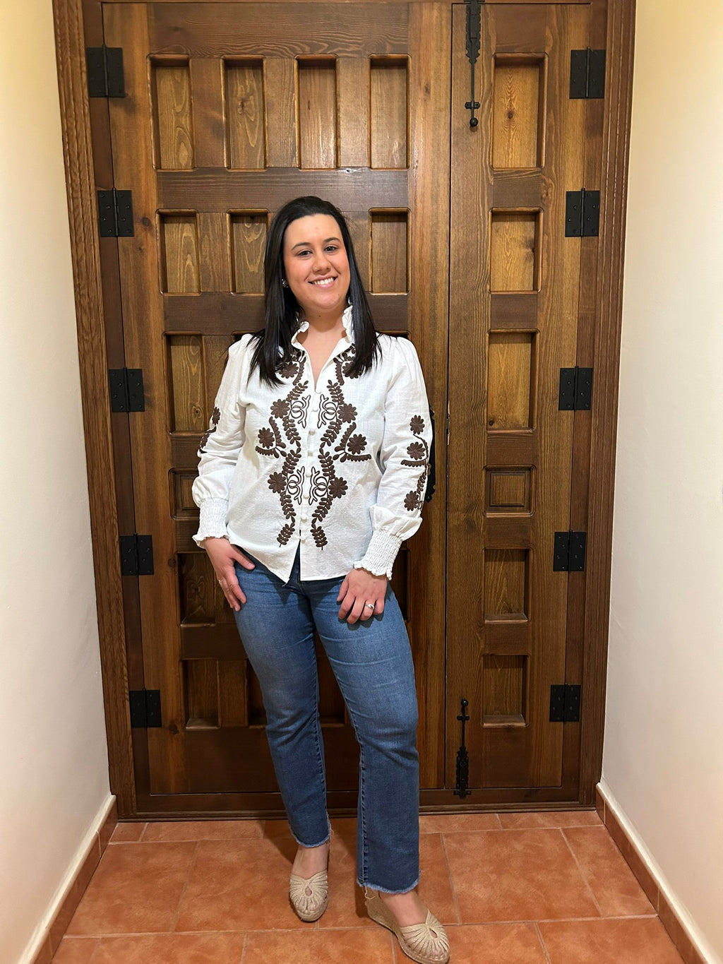 CAMISA BLANCA BORDADA