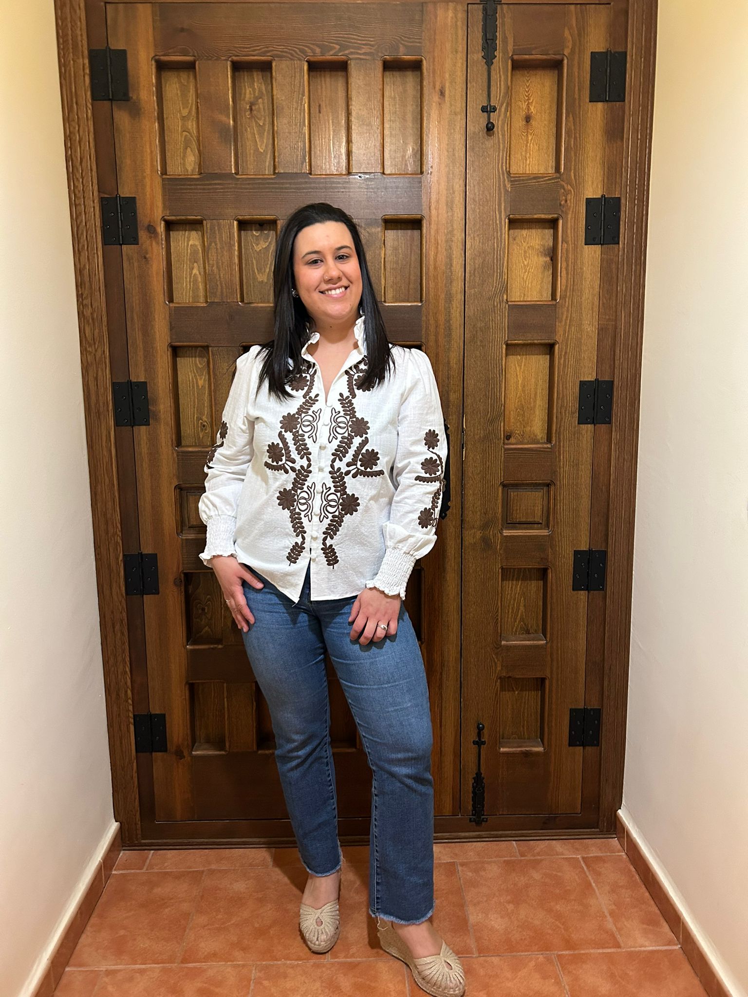 CAMISA BLANCA BORDADA