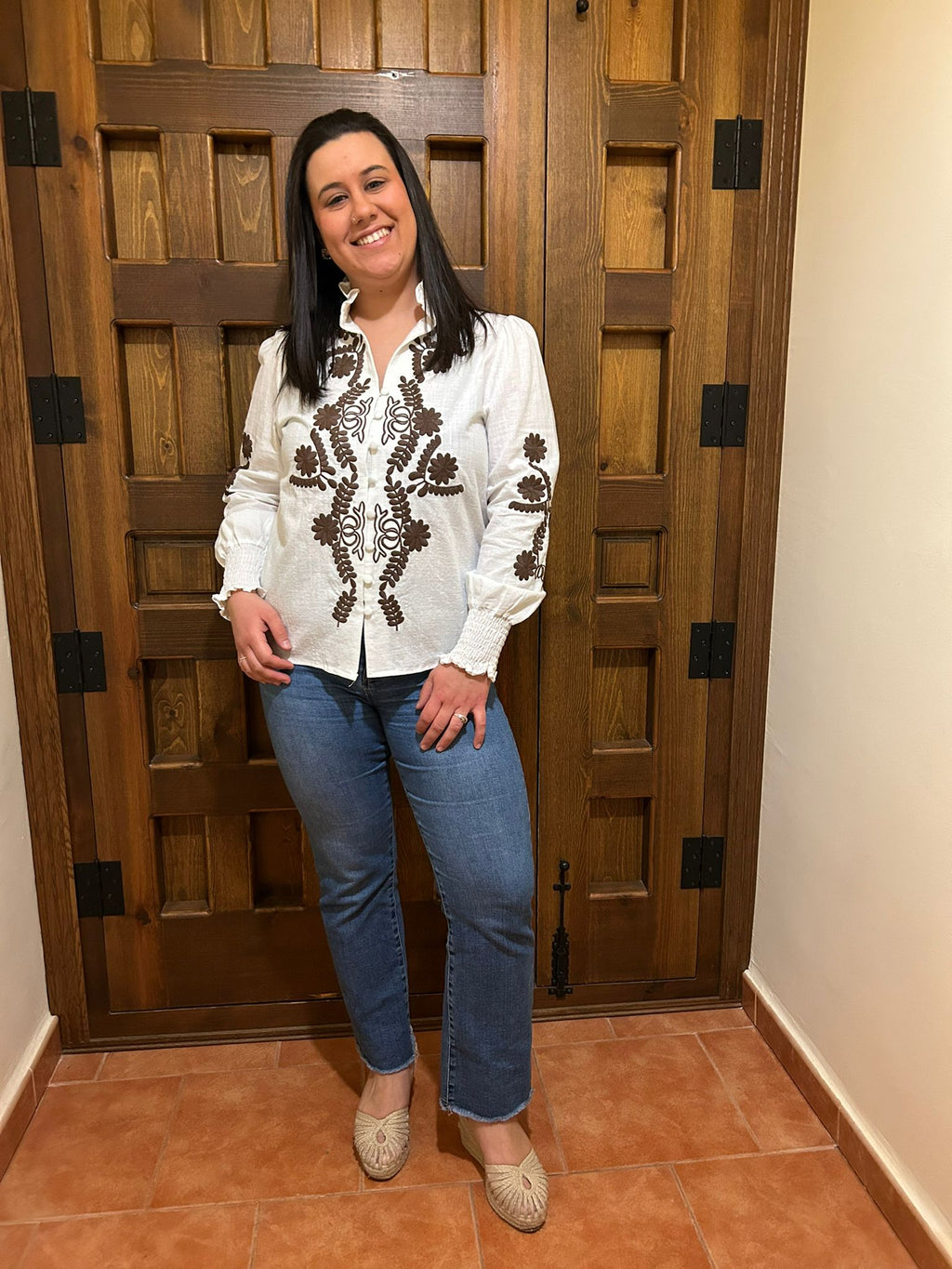 CAMISA BLANCA BORDADA