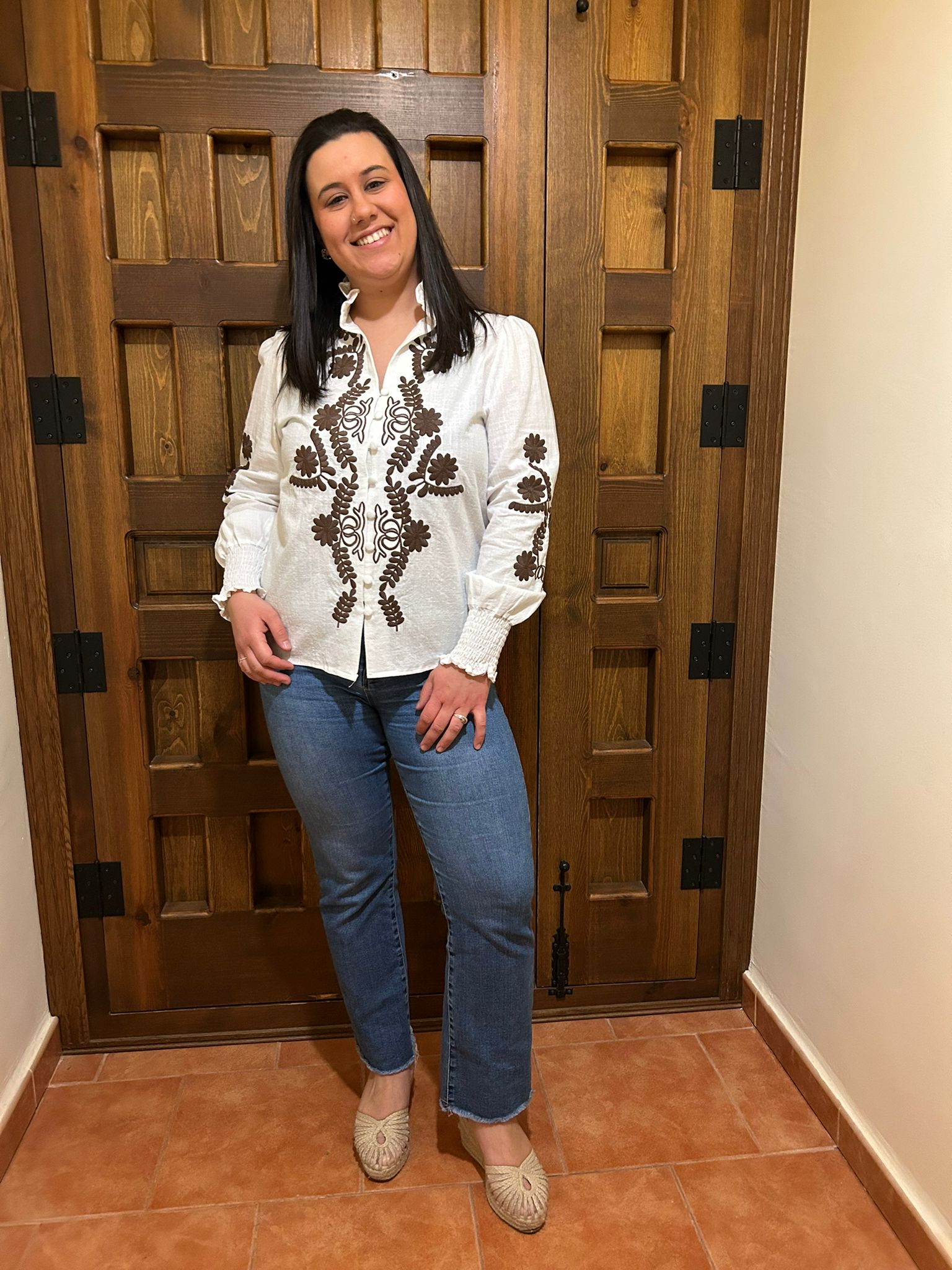 CAMISA BLANCA BORDADA